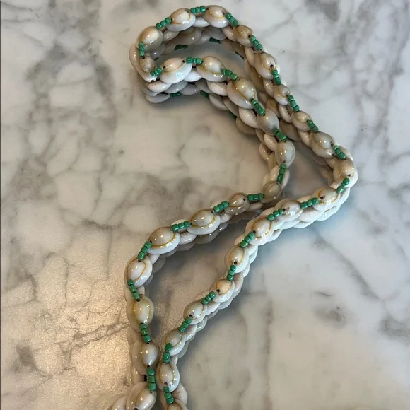 Vintage Handcrafted Beaded Shell Bag - Picture 3 of 9